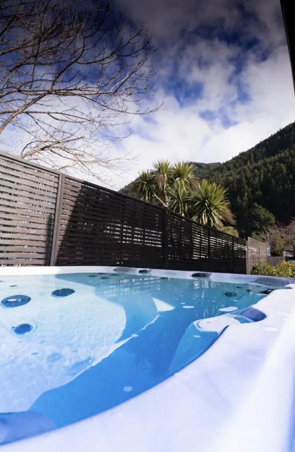 Classy Cabin - In Town - Spa Pool Distretto di Distretto di Queenstown Esterno foto